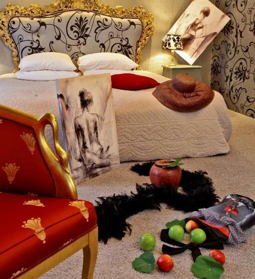 جناح جونيور, Logis Hôtel Hostellerie Saint Jacques