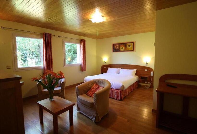 Семейный Номер, Logis Hôtel Restaurant La Mère Biquette