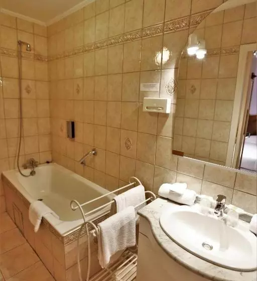 Standard Room, Logis Hôtel Restaurant La Mère Biquette