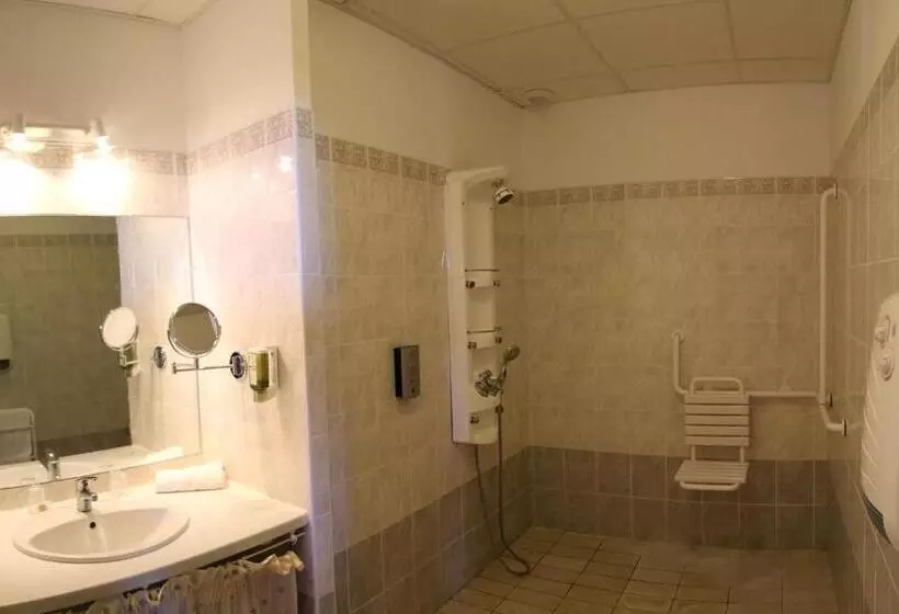 Standard Room Adapted for people with reduced mobility, Logis Hôtel Restaurant La Mère Biquette