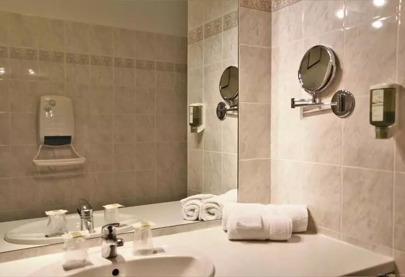 Comfort Triple Room, Logis Hôtel Restaurant La Mère Biquette