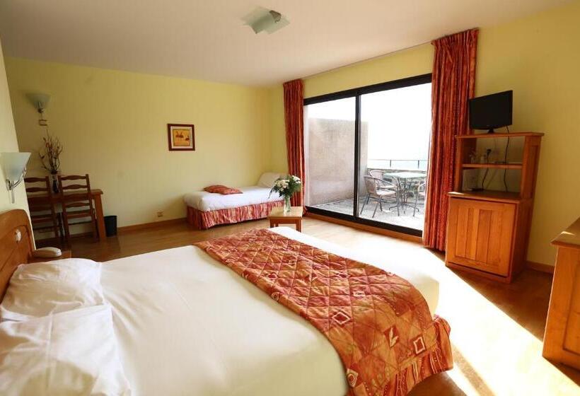 컴포트 트리플 룸, Logis Hôtel Restaurant La Mère Biquette