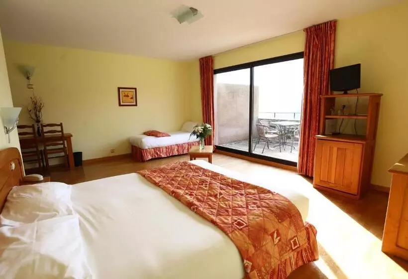 Comfort Triple Room, Logis Hôtel Restaurant La Mère Biquette