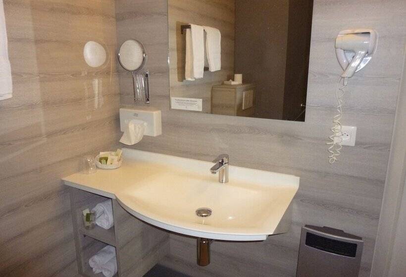 스탠다드 트리플 룸, Le Chatard