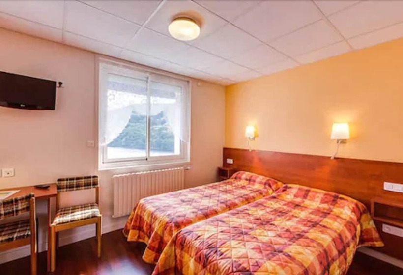 חדר משפחתי, Logis Hôtel Belle Vue