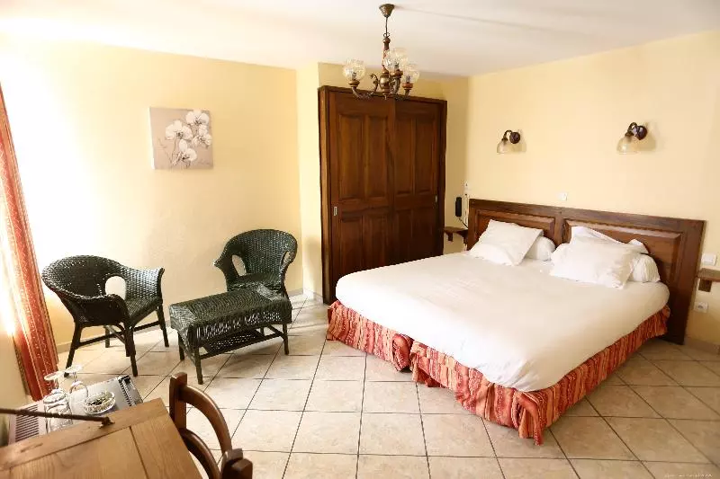 Standard Room, Logis Hôtel Restaurant La Mère Biquette