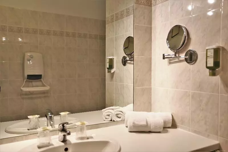 Standard Room, Logis Hôtel Restaurant La Mère Biquette