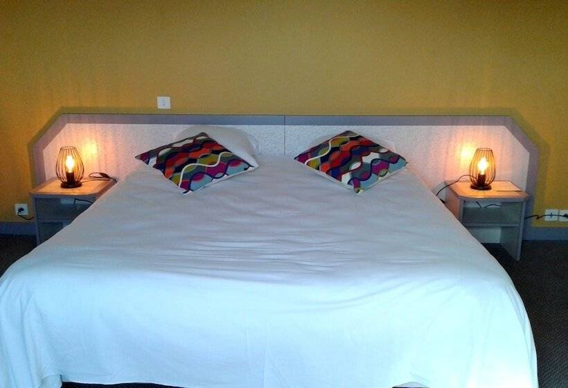 带花园景观的标准三人间, Restaurant Le Capricorne