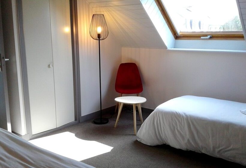 带花园景观的标准三人间, Restaurant Le Capricorne