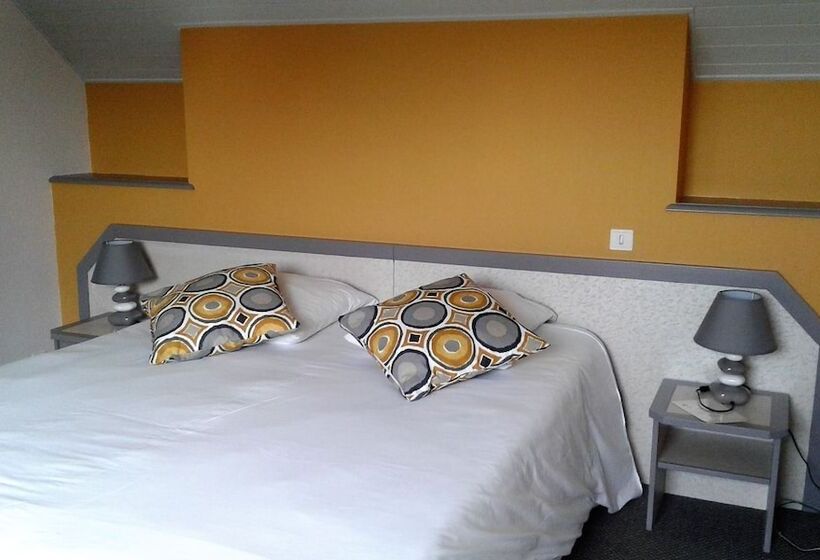 带花园景观的标准三人间, Restaurant Le Capricorne