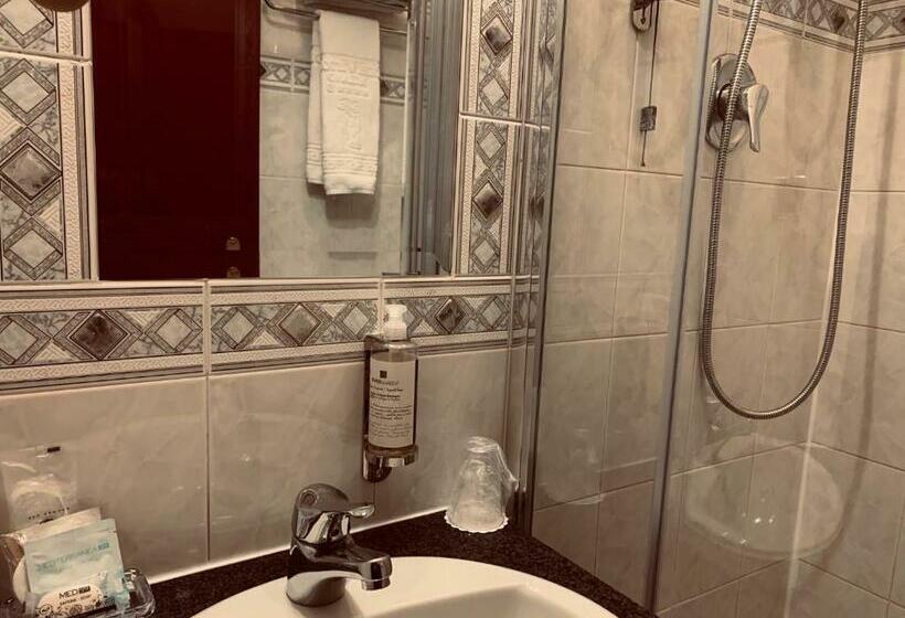 标准单人间, Vittoria