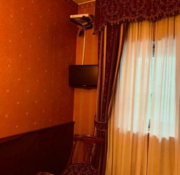 标准单人间, Vittoria