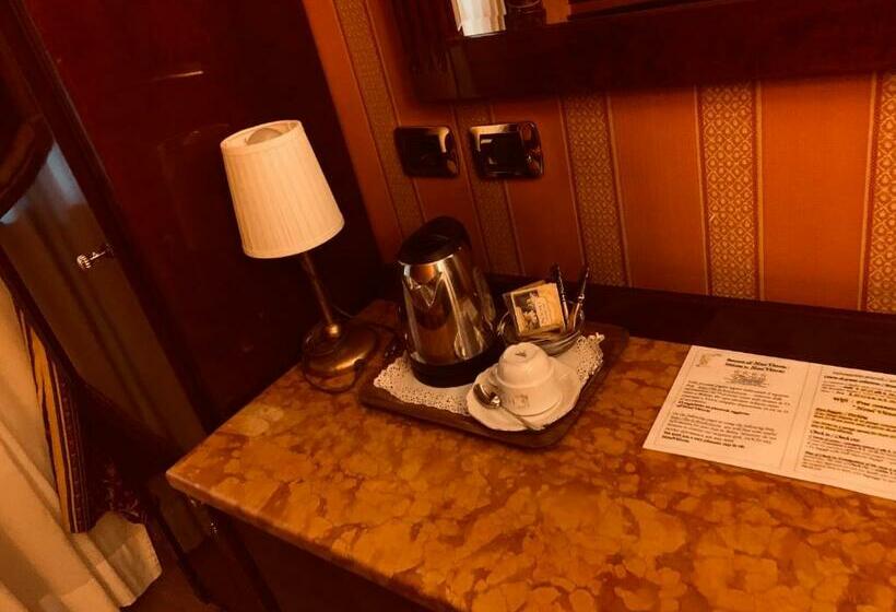 标准单人间, Vittoria