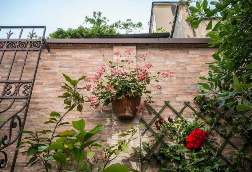 标准三人间, Vittoria