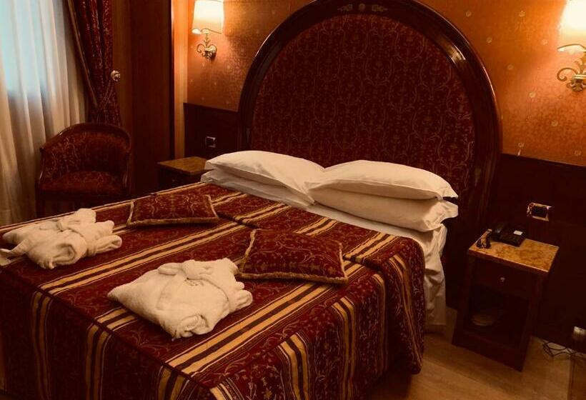 标准三人间, Vittoria