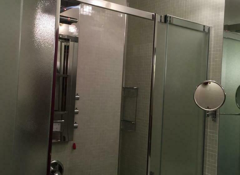 高级单人间, Vittoria