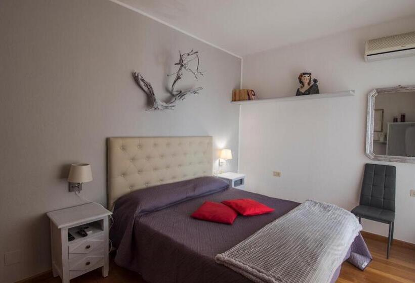 غرفة قياسية مزوَّدة بشُرفة, B&b La Chicca Di Francesca