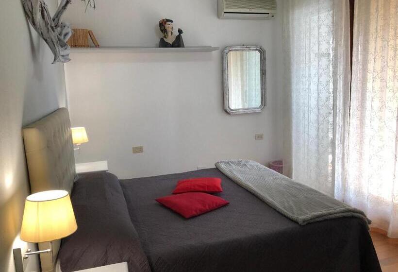 غرفة قياسية مزوَّدة بشُرفة, B&b La Chicca Di Francesca