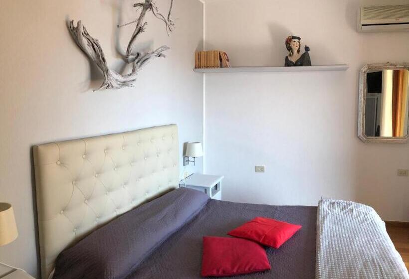 غرفة قياسية مزوَّدة بشُرفة, B&b La Chicca Di Francesca