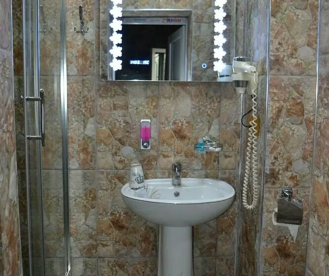 اتاق راحتی یک تخته, Mkudro