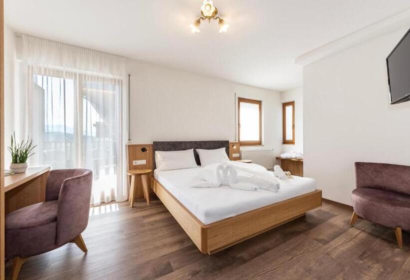 חדר סופריור, Langhof