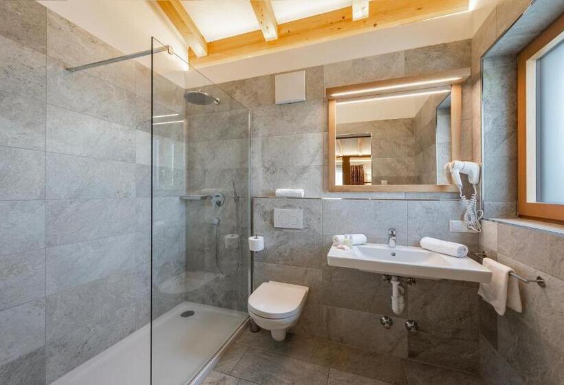 חדר סטנדרט, Langhof