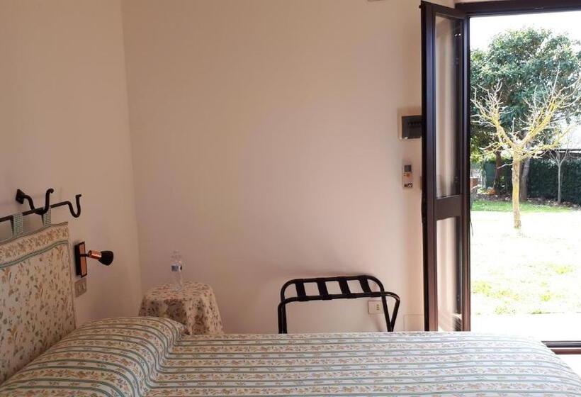 اتاق استاندارد با چشم‌انداز باغ, Agriturismo La Talpa