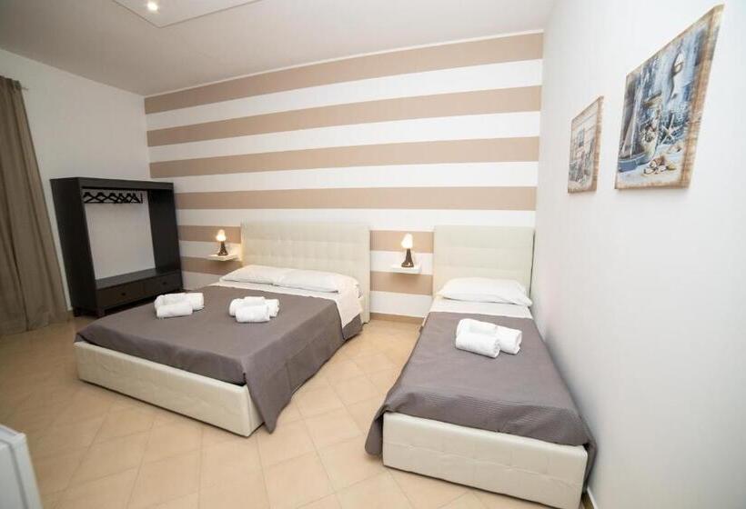 带阳台的三人标准间, B&b Zio Luciano