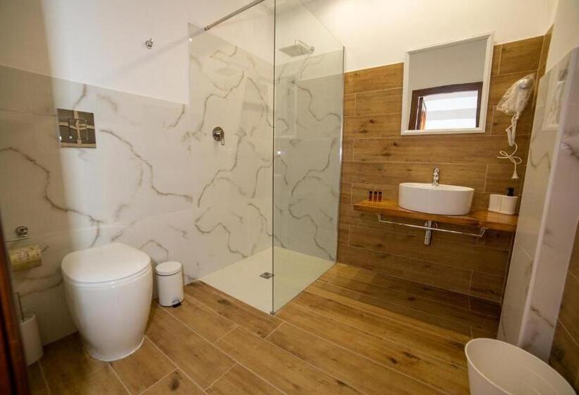 带阳台的三人标准间, B&b Zio Luciano