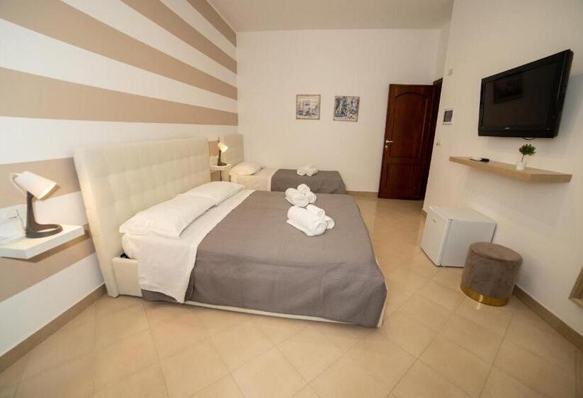 带阳台的三人标准间, B&b Zio Luciano