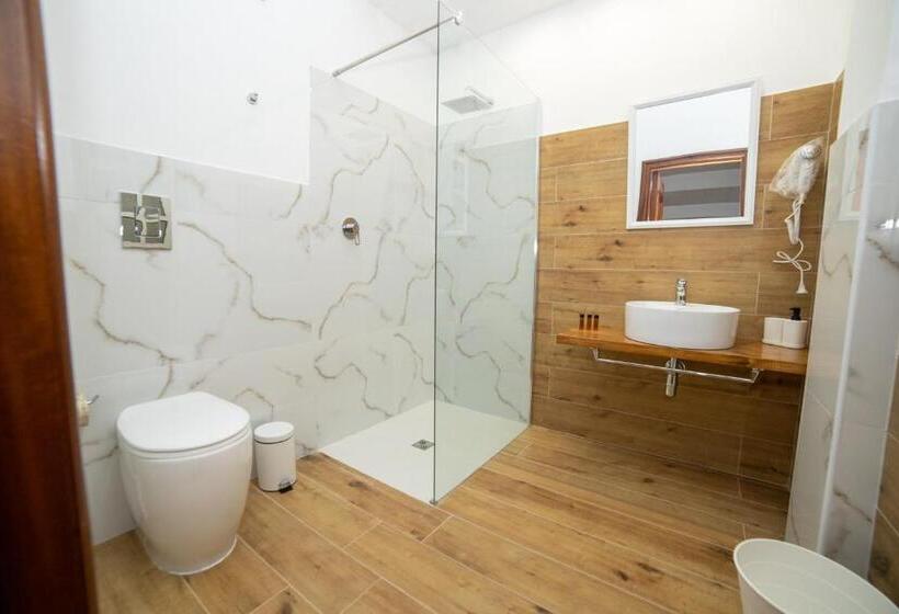 带阳台的三人标准间, B&b Zio Luciano