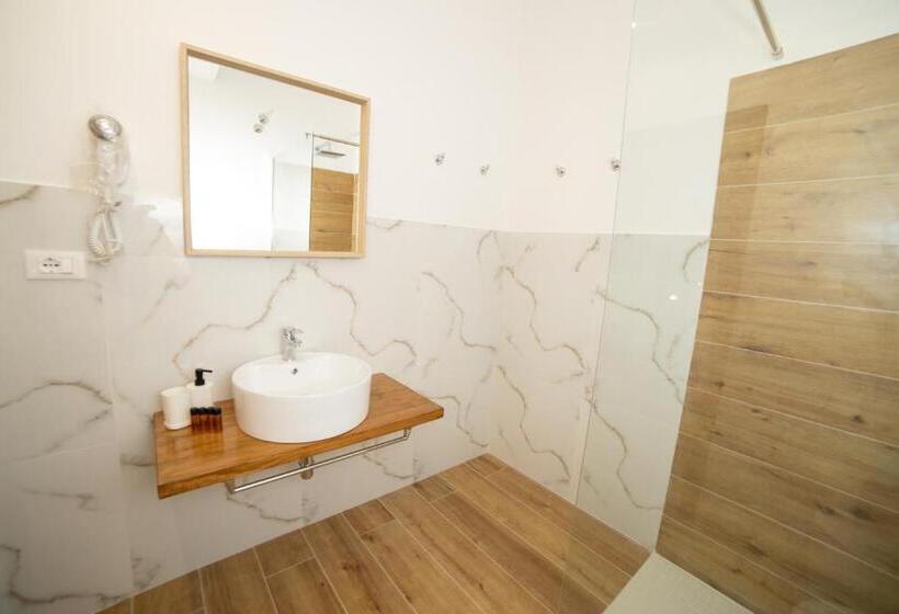 带阳台标准四人间, B&b Zio Luciano