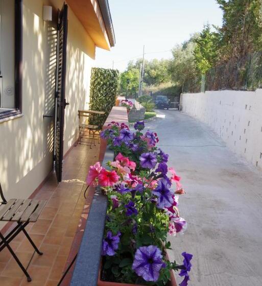 חדר משפחתי, Balconcino Sugli Ulivi