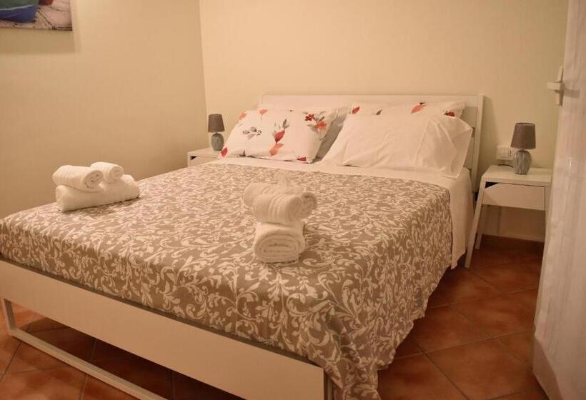 חדר משפחתי, Balconcino Sugli Ulivi