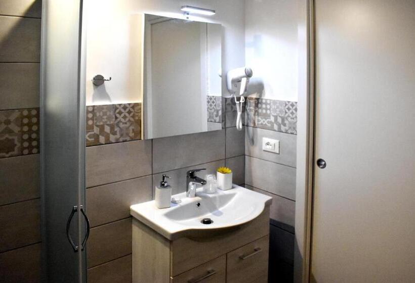 חדר משפחתי, Balconcino Sugli Ulivi