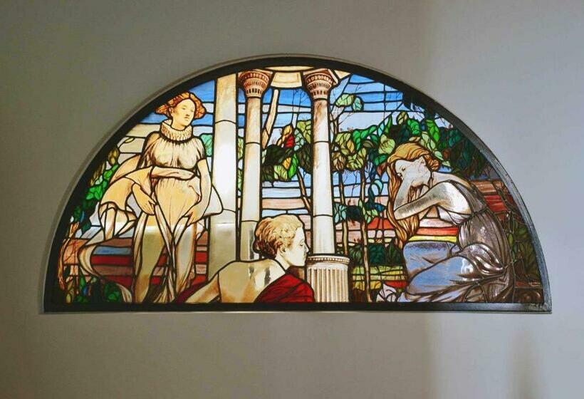 סוויטה עם ג'קוזי, Beb Cornelia