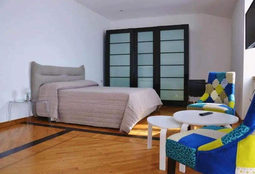 Suite z Balkonem, Beb Cornelia
