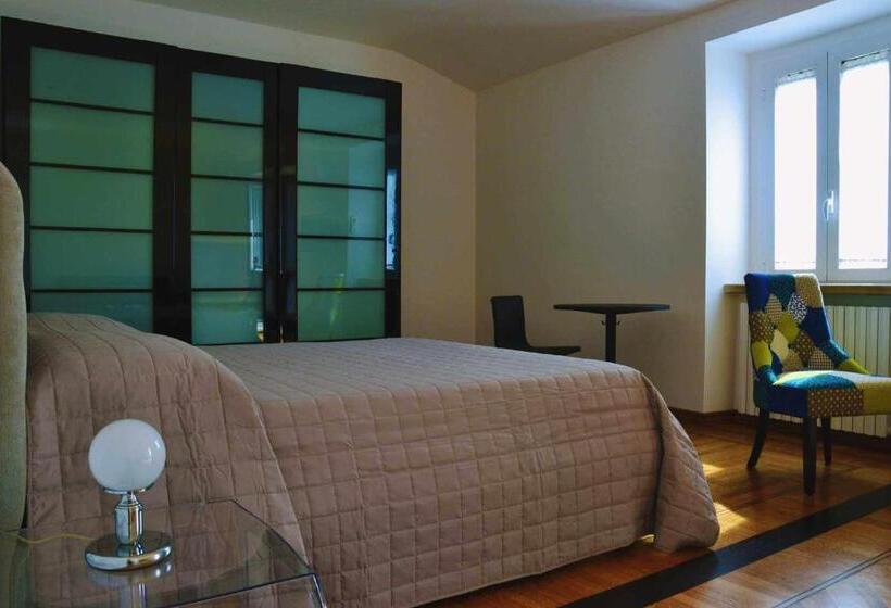 סוויטה עם מרפסת, Beb Cornelia