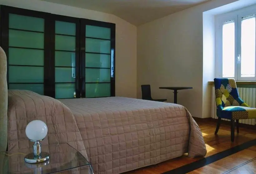 Suite z Balkonem, Beb Cornelia