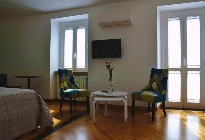Suite z Balkonem, Beb Cornelia