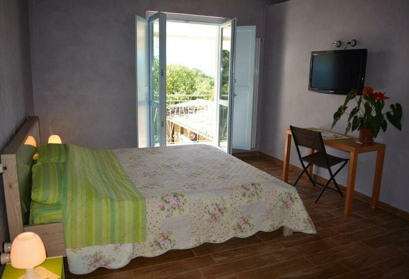 اتاق کلاسیک سه تخته, Rifugio Nel Bosco