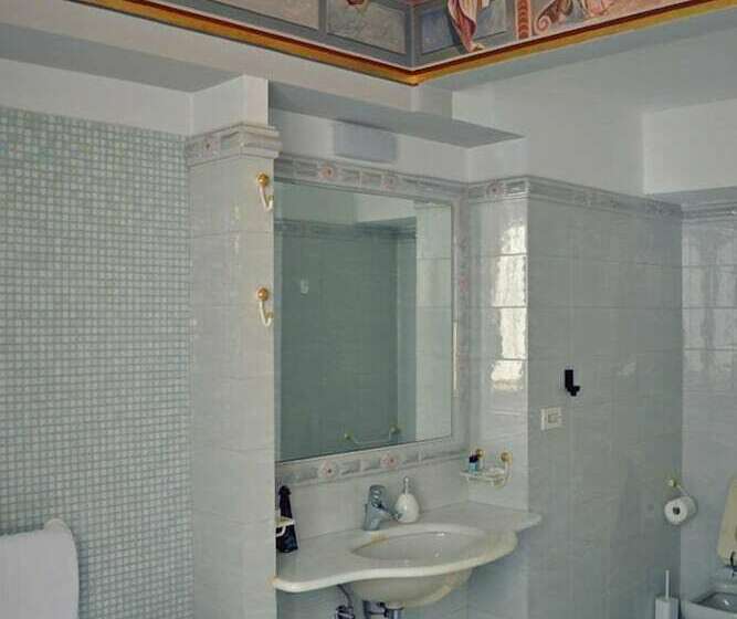 סוויטה עם ג'קוזי, Beb Cornelia