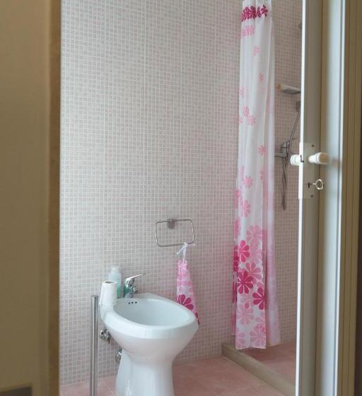 Четырехместный Номер Стандарт, Donn Anna B&b