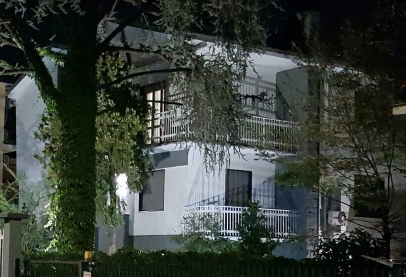 اتاق خانوادگی, Residenza Villa Cristalli