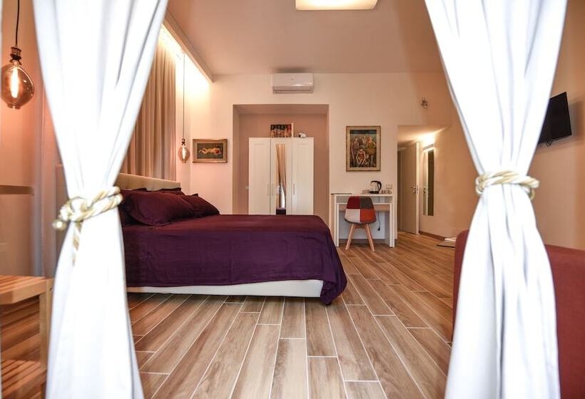 اتاق لوکس با چشم‌انداز شهر, B&b Casazeni