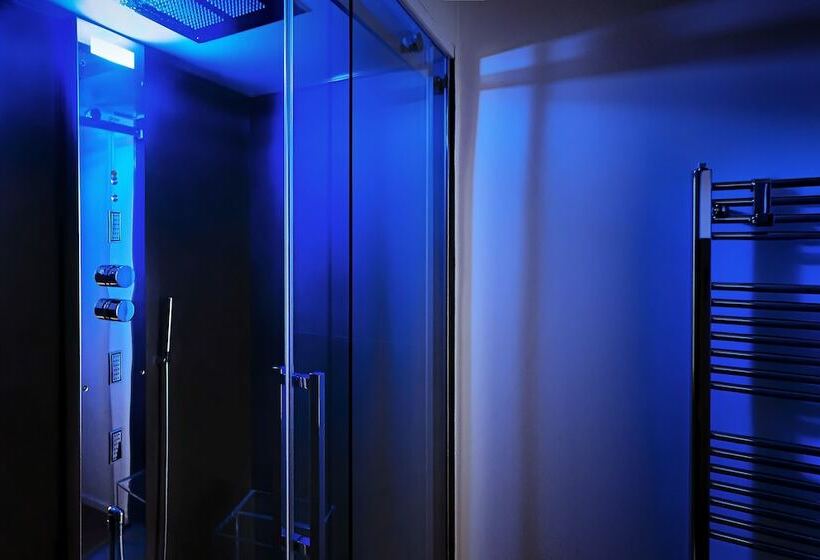 سوئیت با وان آب گرم, Naca Suite