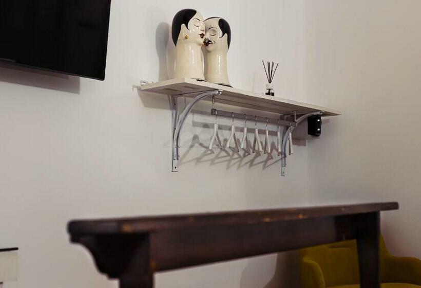 سوییت لوکس, Naca Suite