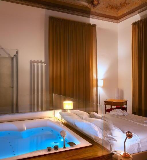 سوییت لوکس, Naca Suite