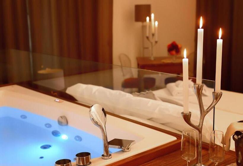 سوییت لوکس, Naca Suite