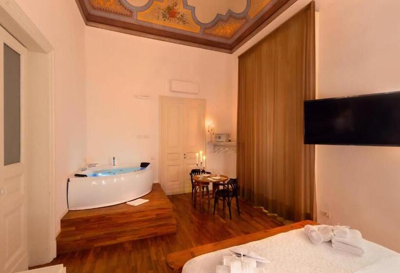 سوئیت با وان آب گرم, Naca Suite